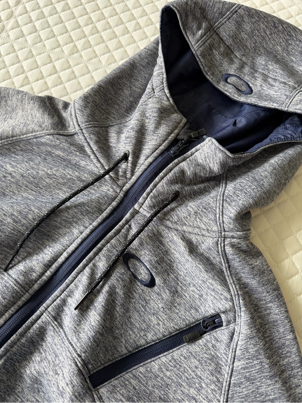 Oakley Men’s Heather Grey Hooded Performance Jacket with Navy Trim